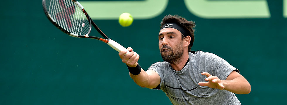 Î£Ï„Î¿Î½ Ï€ÏÎ¿Î·Î¼Î¹Ï„ÎµÎ»Î¹ÎºÏŒ Î¿ ÎœÎ¬ÏÎºÎ¿Ï‚ Î¾ÎµÏ€ÎµÏÎ½ÏŽÎ½Ï„Î±Ï‚ Ï„Î¿ ÎµÎ¼Ï€ÏŒÎ´Î¹Î¿ Ï„Î¿Ï… Brown